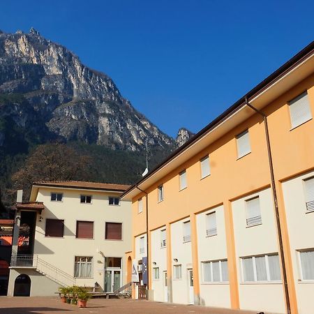 Ostello Della Gioventu Benacus Riva del Garda Bagian luar foto