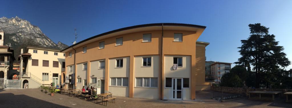 Ostello Della Gioventu Benacus Riva del Garda Bagian luar foto