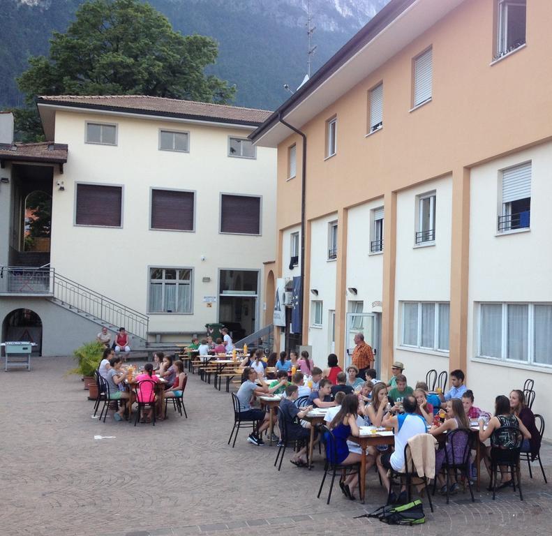 Ostello Della Gioventu Benacus Riva del Garda Bagian luar foto