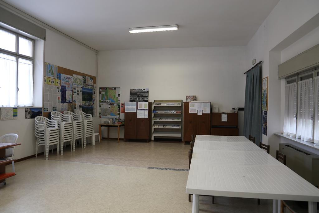Ostello Della Gioventu Benacus Riva del Garda Bagian luar foto