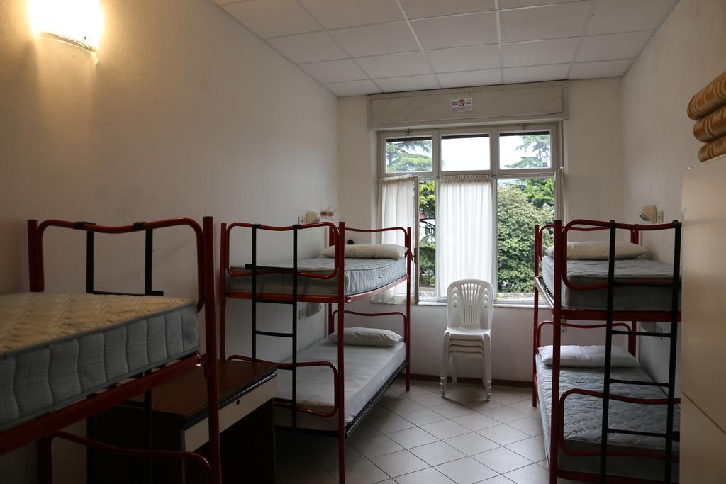 Ostello Della Gioventu Benacus Riva del Garda Bagian luar foto